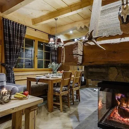 Dom wakacyjny Two-story Mountain-style House, Sauna, Jacuzzi