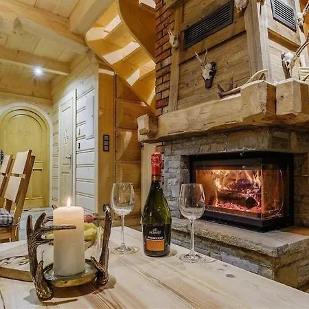 Dom wakacyjny Two-story Mountain-style House, Sauna, Jacuzzi